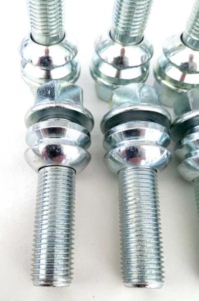 1 Satz SCC Spurverbreiterung inkl. Radschrauben 15mm pro Rad in Silber